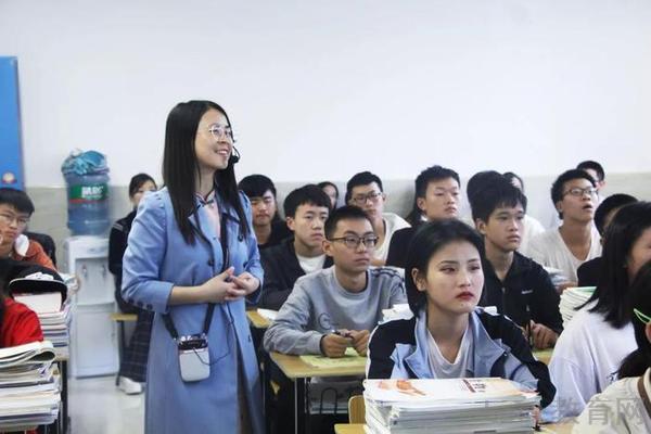 成都五月花学院升学班