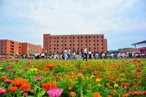 成都五月花高级技工学校